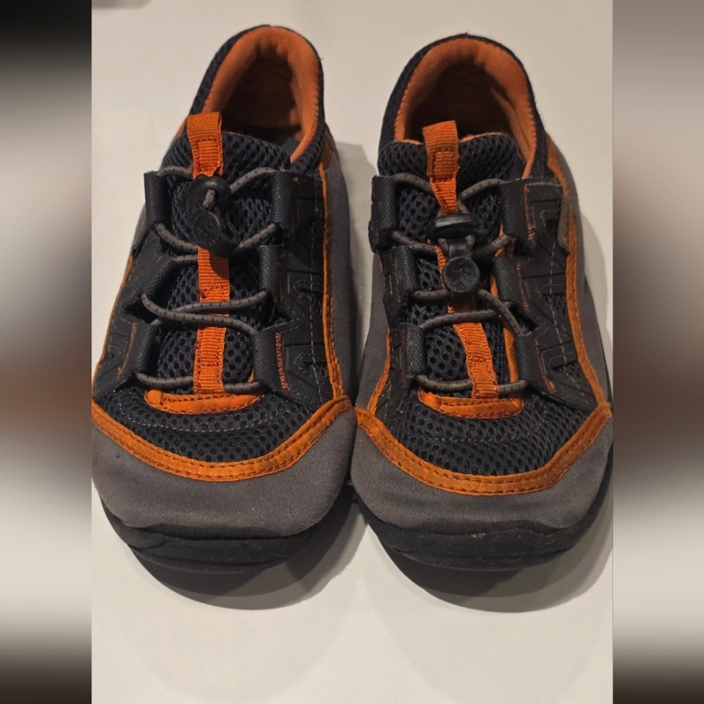 Size 2 Northside Brille water shoes